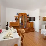 Cozy Hortenzija Apartment *