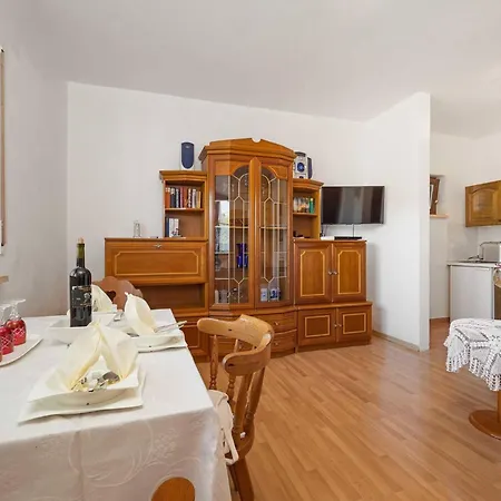 Cozy Hortenzija Apartment *