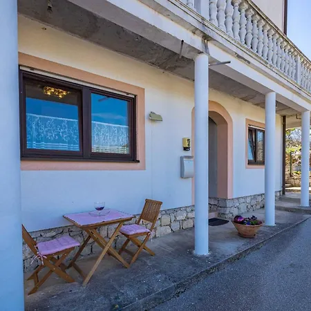 Cozy Hortenzija Apartment