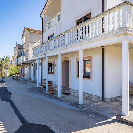 Cozy Hortenzija Apartment *